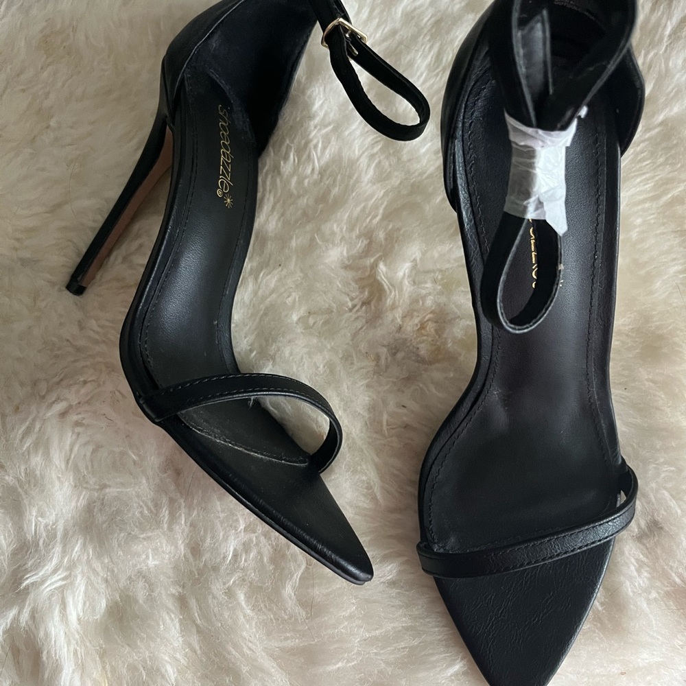 🤩Shoe Dazzle skinny strap size 8 Never Worn heels